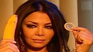 Deutsche MILF Kader Loth strippt fuer dich als Sex Agentin